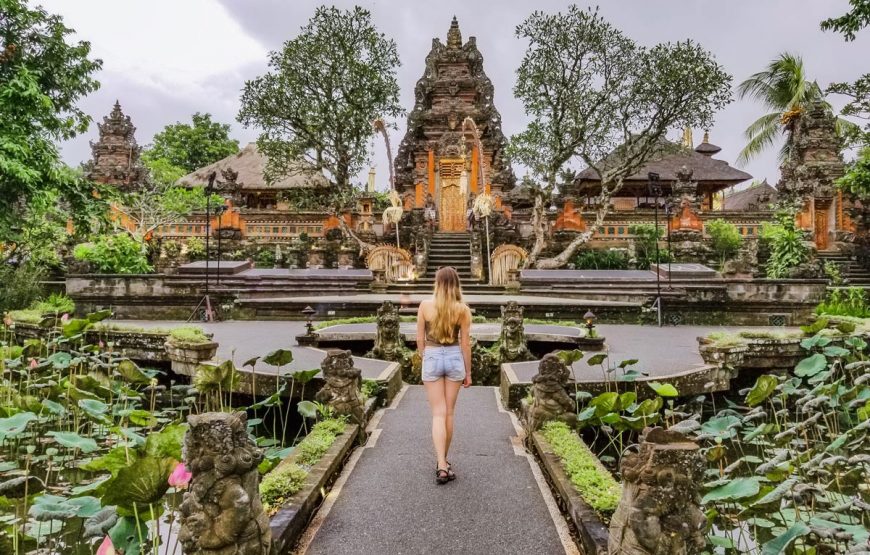 Bali (Explore your world )