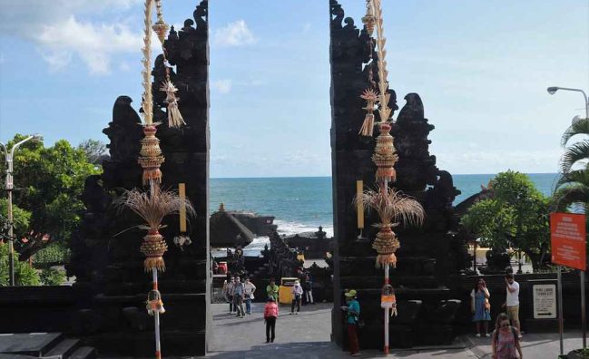 Tanah Lot Temple view