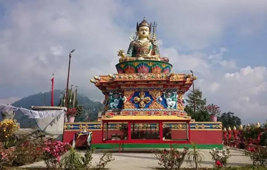 Explore the Magic of the Himalayas: Gangtok, Pelling & Darjeeling Tour