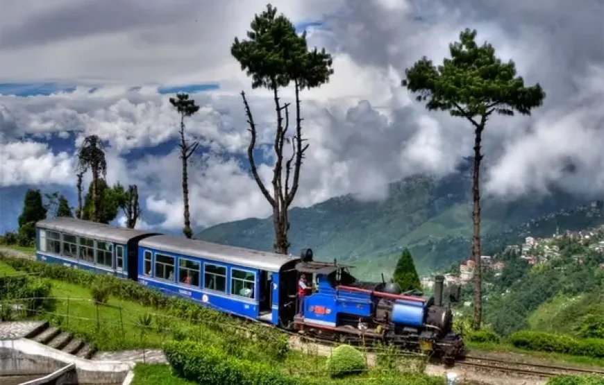 Explore the Magic of the Himalayas: Gangtok, Pelling & Darjeeling Tour