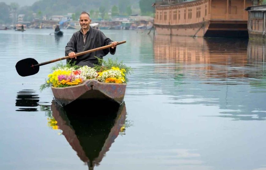 Kashmir Escape: Srinagar, Gulmarg & Pahalgam Tour Package